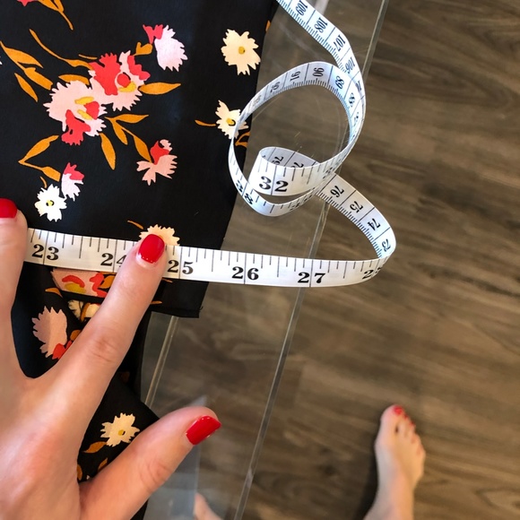 ALC Black Silk Button-down Floral Blouse in Size 6 - Picture 11 of 11